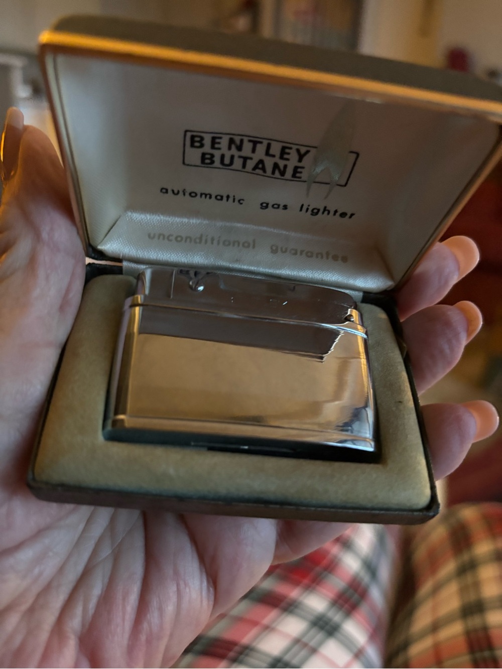 BENTLEY VINTAGE BUTANE LIGHTER 1968 IN
BOX WITH ORIGINAL PAPERWORK